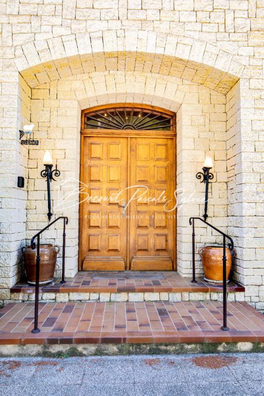 BEAUMES-DE-VENISE Beaumes-de-Venise.  Vue dominante, volumes rares, potentiel évident 4