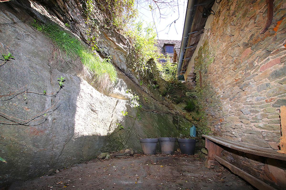 CONQUES Maison de village avec vue exceptionnelle sur l'abbatiale de Conques ? Gîte & fort potentiel commercial 6