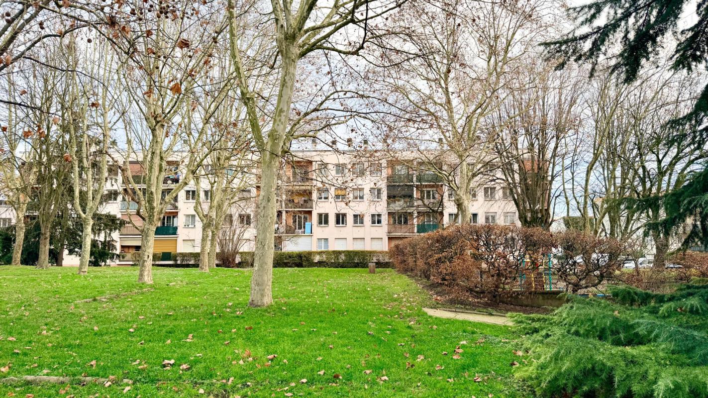 SAINT-DENIS Appartement  5 pièce(s) 70.72 m2 1