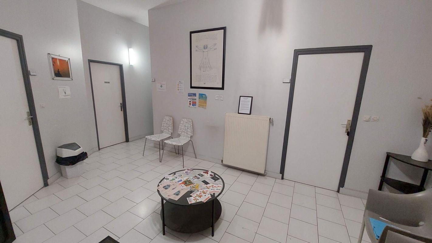 DREUX DREUX 28 - LOCAUX, PMR, 2 PARKING PRIVES 5