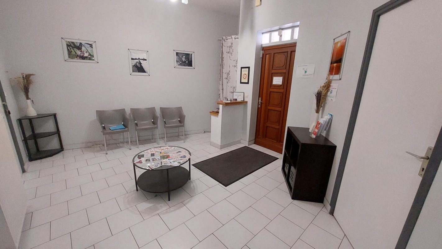 DREUX DREUX 28 - LOCAUX, PMR, 2 PARKING PRIVES 6