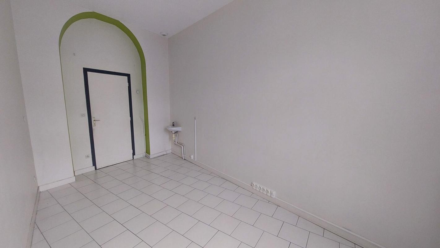 DREUX DREUX 28 - LOCAUX, PMR, 2 PARKING PRIVES 9