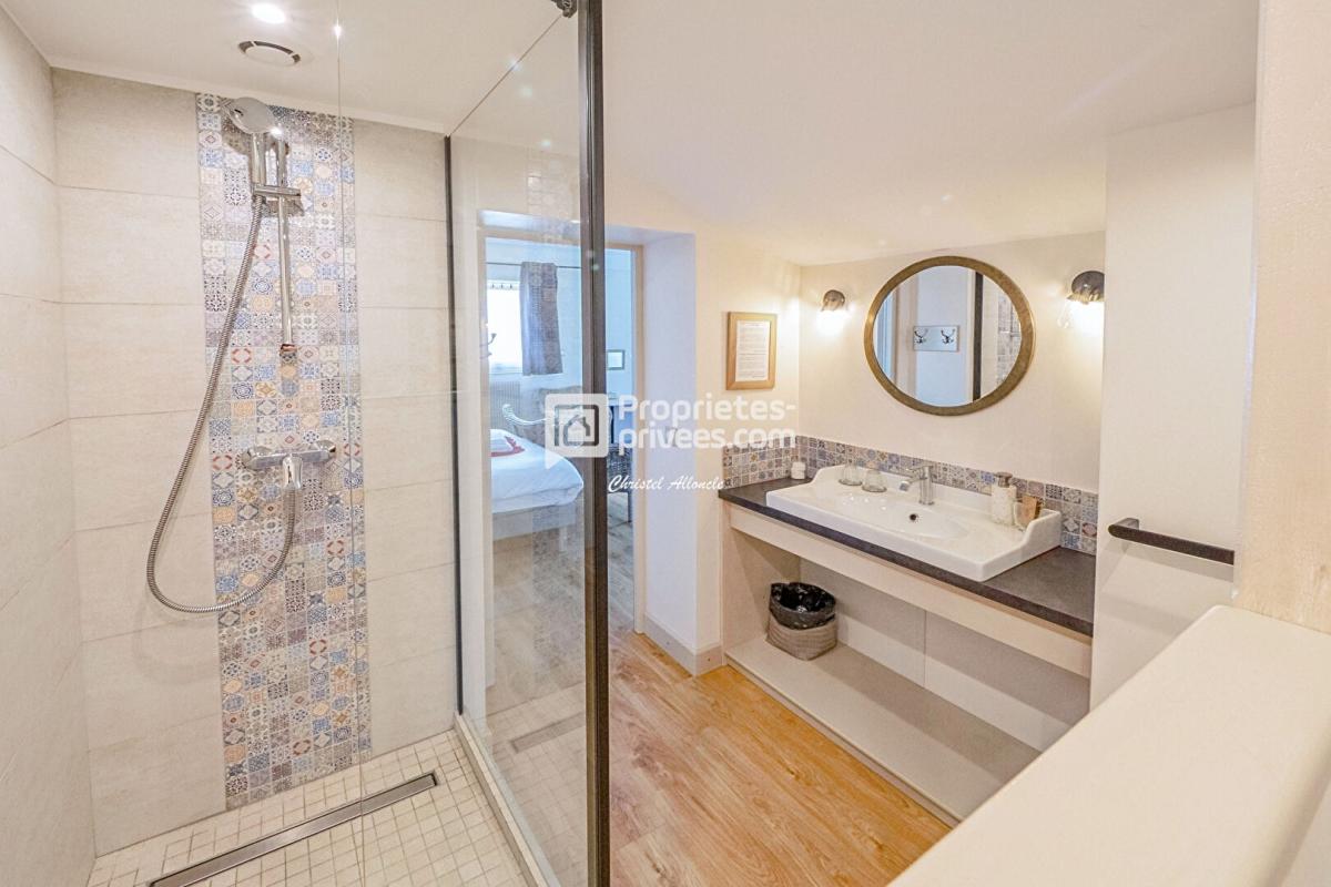 BORDEAUX BORDEAUX PELLEGRIN Chartreuse en pierre indépendante Jardin, piscine et dépendance 11