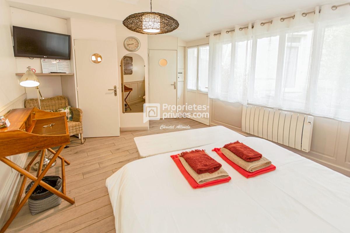 BORDEAUX BORDEAUX PELLEGRIN Chartreuse en pierre indépendante Jardin, piscine et dépendance 12