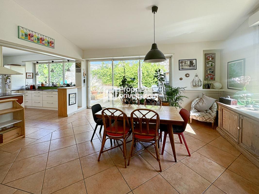 BORDEAUX BORDEAUX PELLEGRIN Chartreuse en pierre indépendante Jardin, piscine et dépendance 6