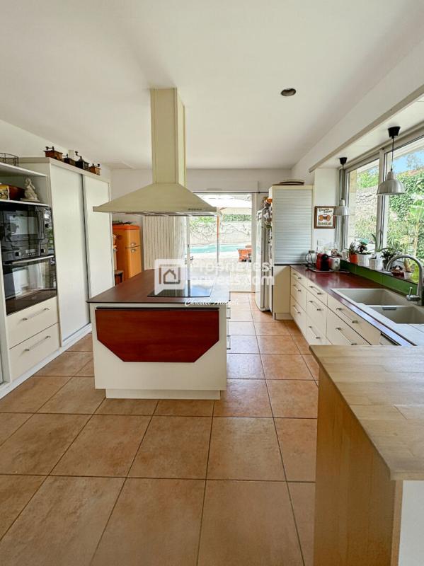 BORDEAUX BORDEAUX PELLEGRIN Chartreuse en pierre indépendante Jardin, piscine et dépendance 8