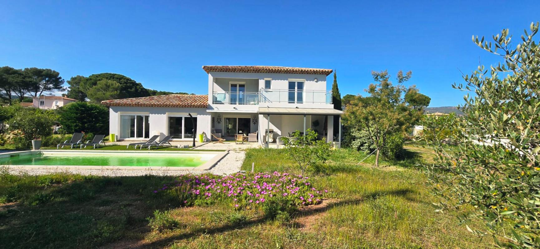 LA MOTTE Villa contemporaine 150m² , piscine - Cadre d'exception à La Motte (83920) 1