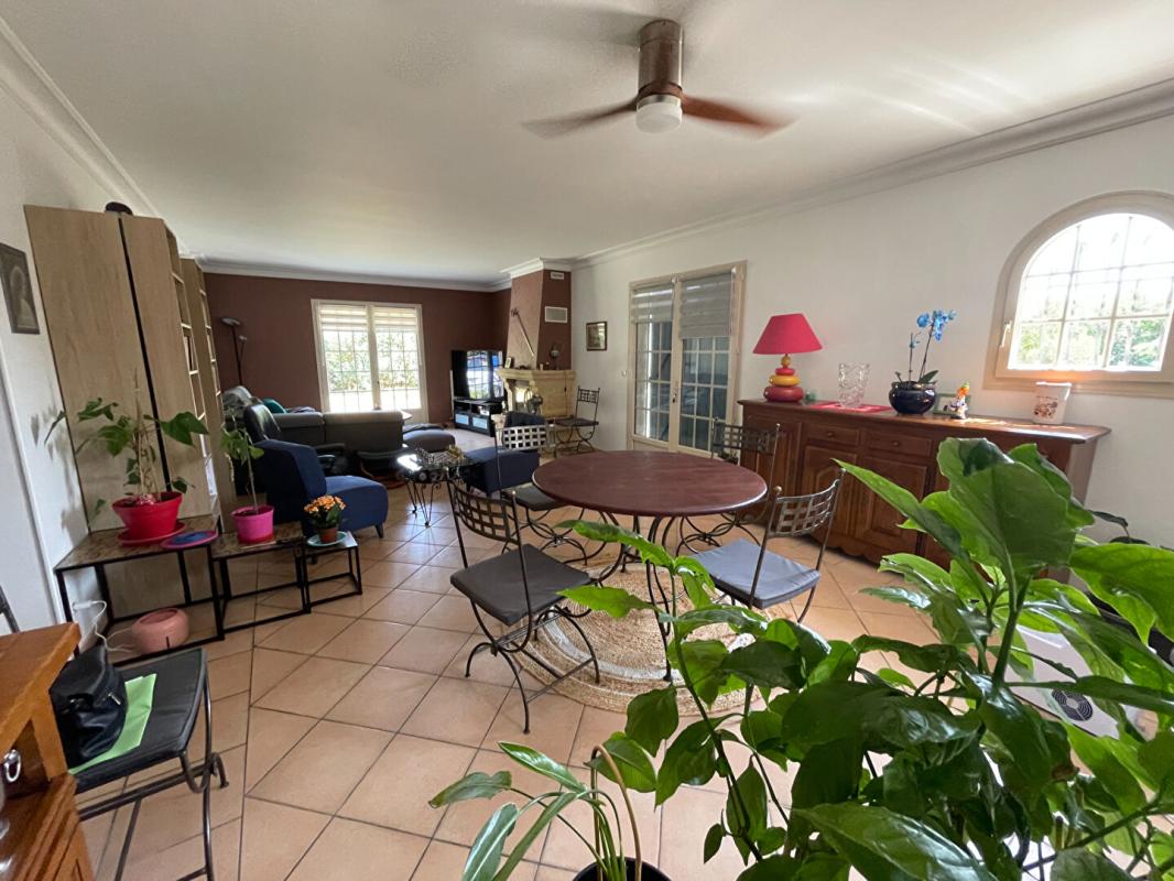 MENESPLET Maison périgourdine  8 pièces143m2 5