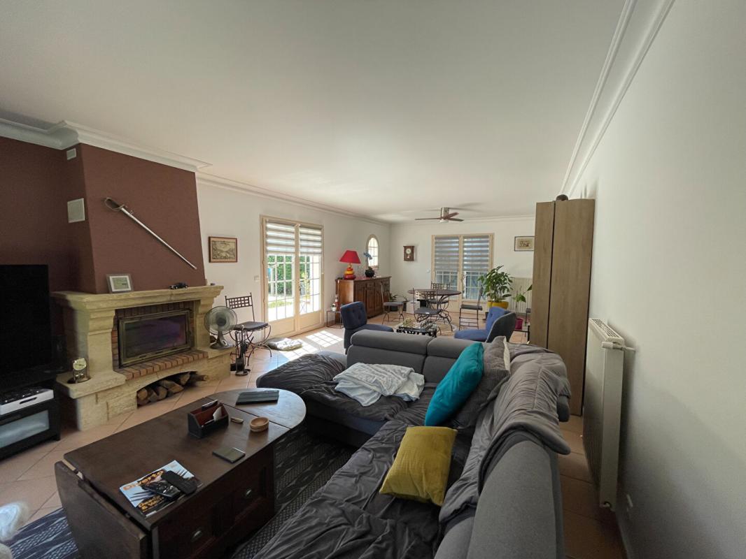 MENESPLET Maison périgourdine  8 pièces143m2 6