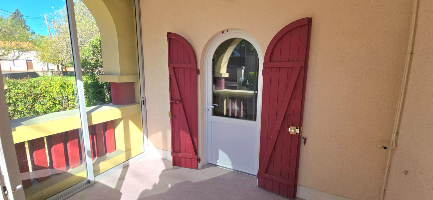 RIBERAC Maison individuelle rénovée, avec jardin et deux garages, au coeur de Ribérac 5