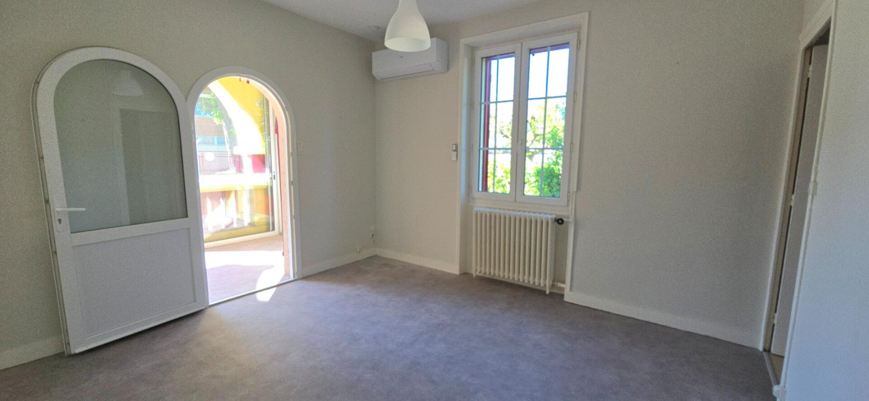 RIBERAC Maison individuelle rénovée, avec jardin et deux garages, au coeur de Ribérac 6