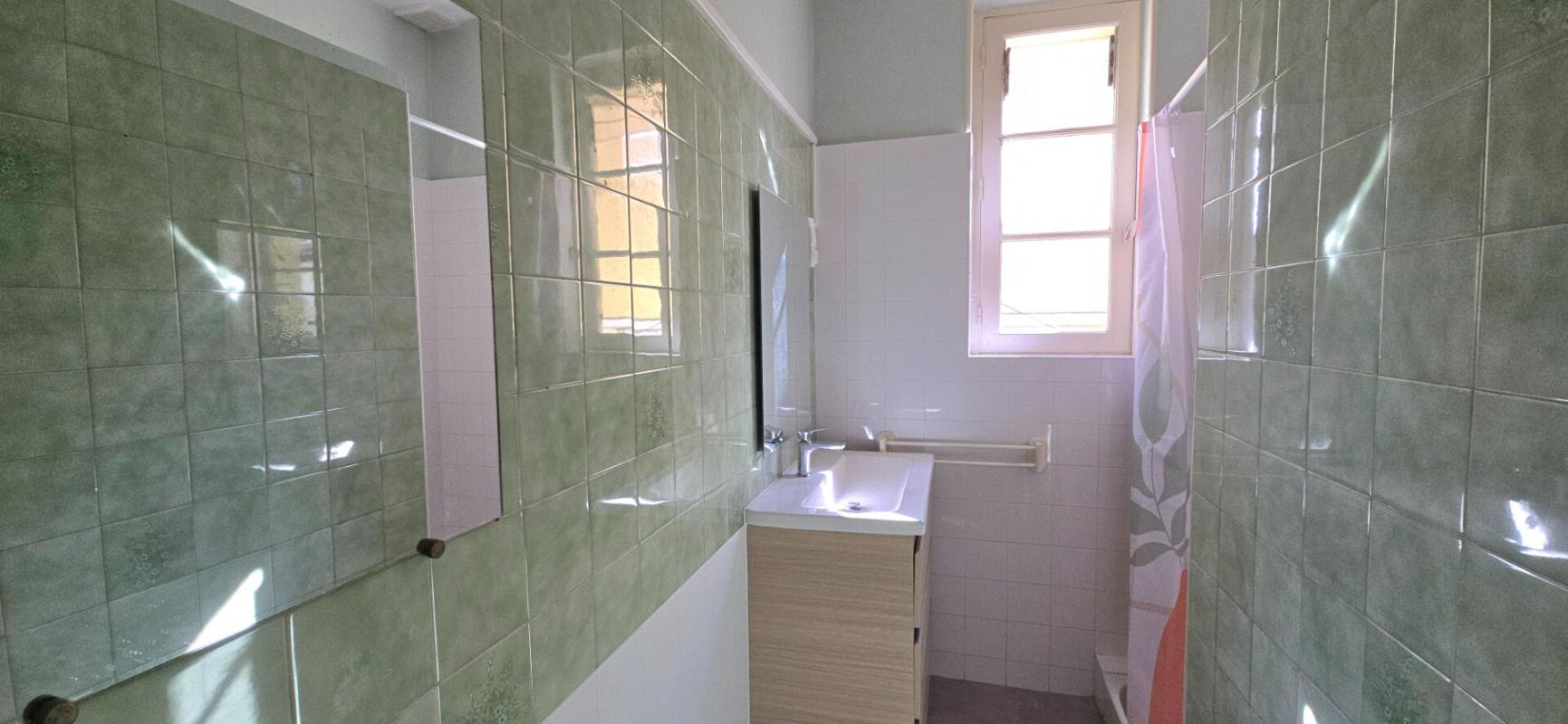 RIBERAC Maison individuelle rénovée, avec jardin et deux garages, au coeur de Ribérac 9