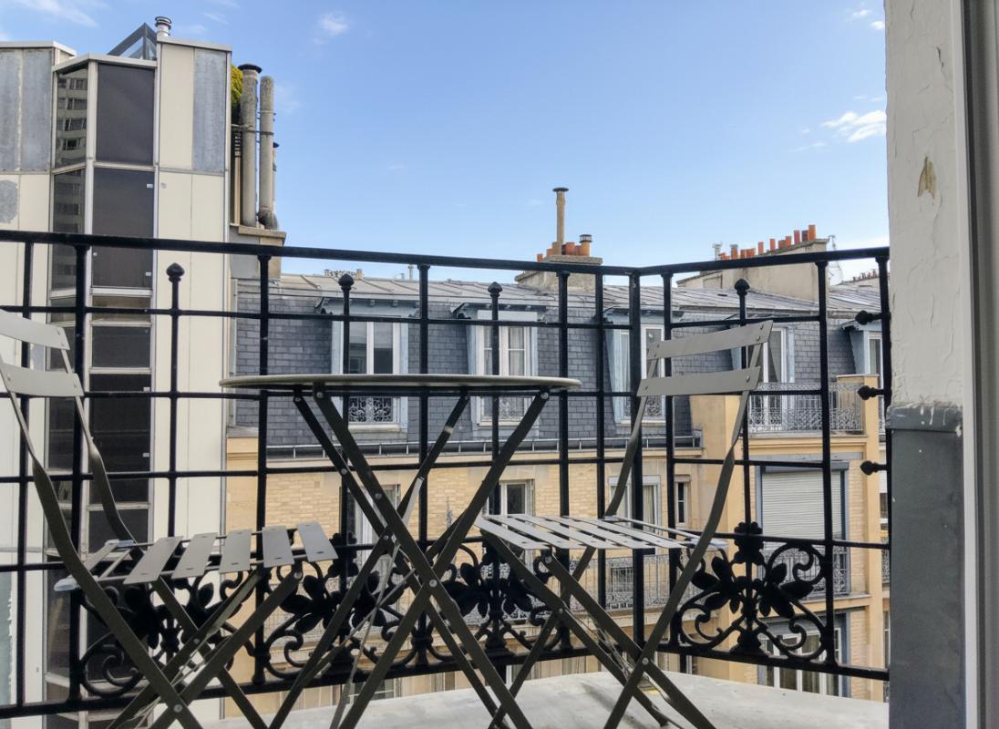PARIS-15E-ARRONDISSEMENT Studio sous les toits à Beaugrenelle 1