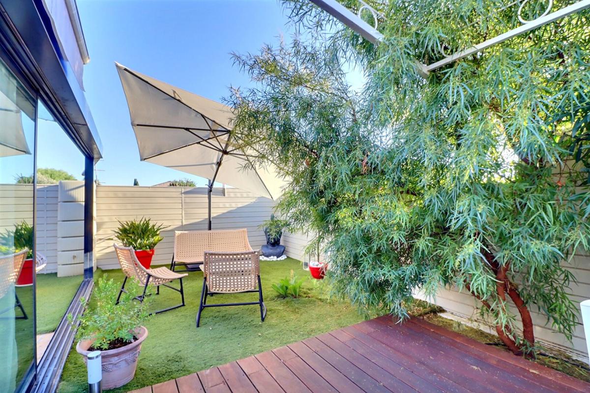 SANARY-SUR-MER SANARY SUR MER - LES GENETS D'OR - QUARTIER RESIDENTIEL AU CALME ABSOLU 1