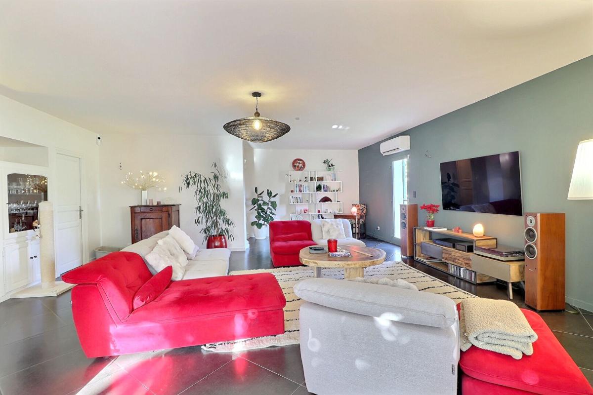 SANARY-SUR-MER SANARY SUR MER - LES GENETS D'OR - QUARTIER RESIDENTIEL AU CALME ABSOLU 10