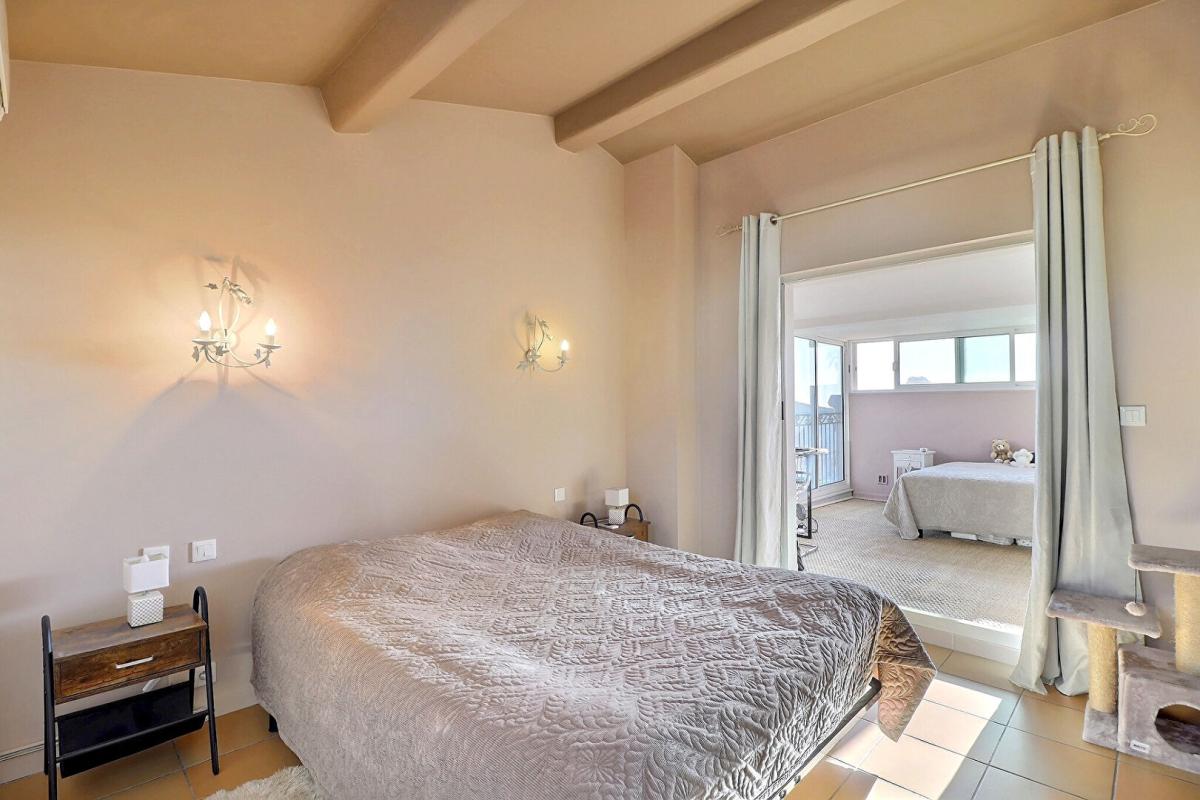 SANARY-SUR-MER SANARY SUR MER - LES GENETS D'OR - QUARTIER RESIDENTIEL AU CALME ABSOLU 11