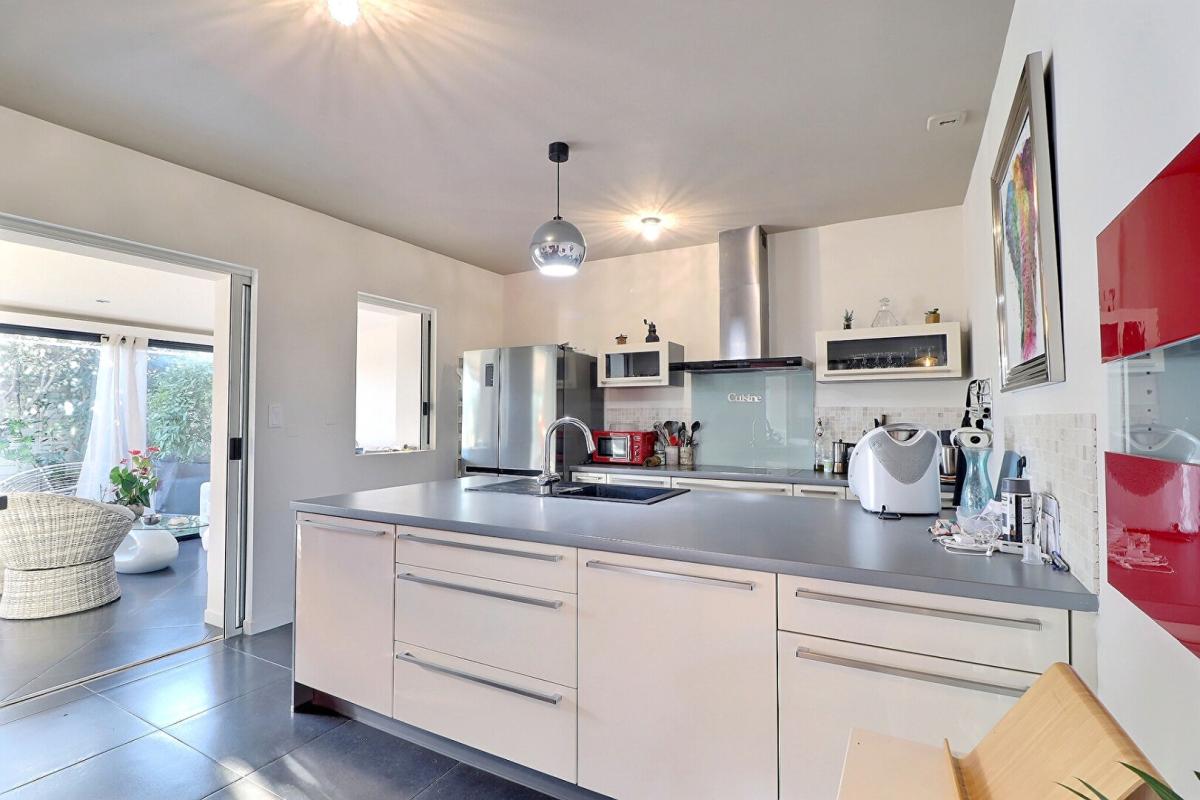 SANARY-SUR-MER SANARY SUR MER - LES GENETS D'OR - QUARTIER RESIDENTIEL AU CALME ABSOLU 9