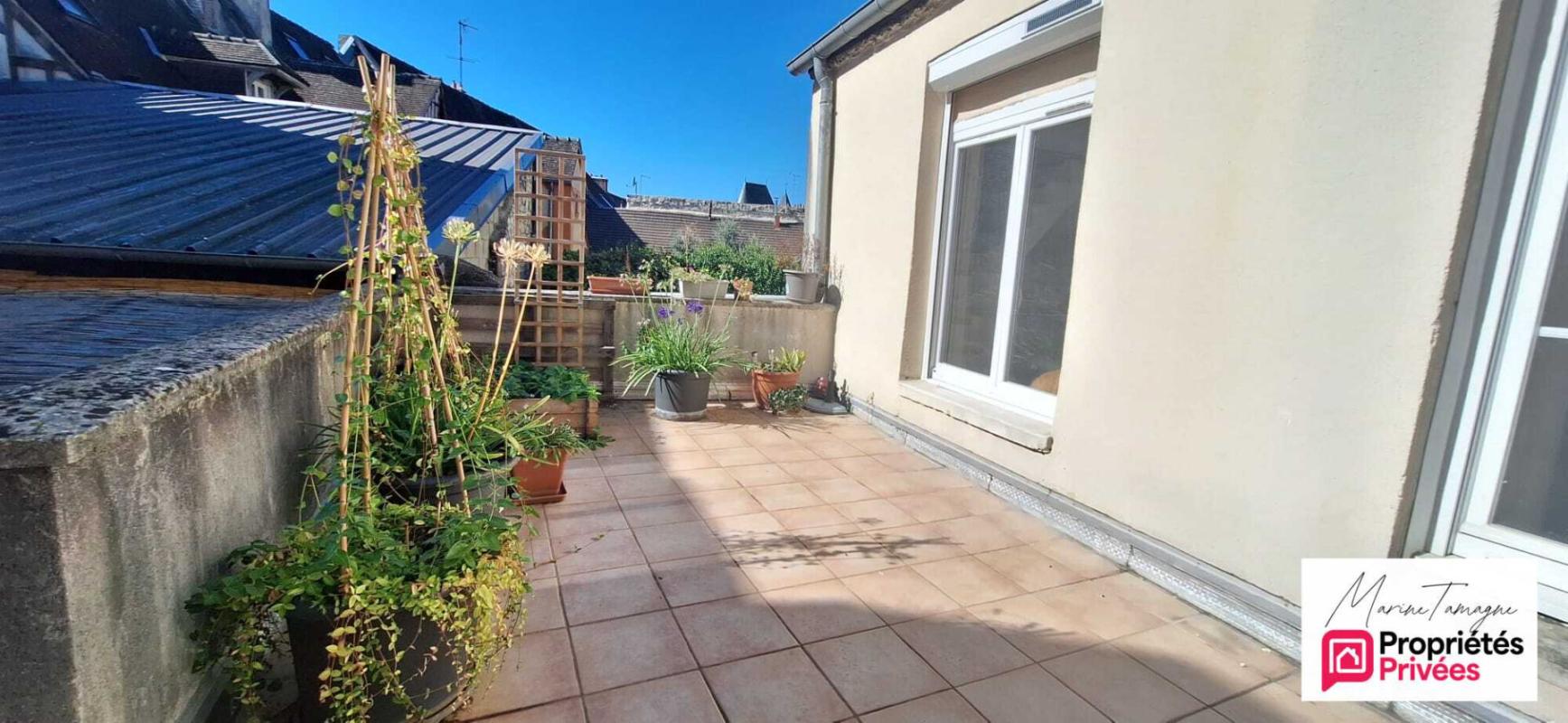 COMPIEGNE Studio en duplex avec chambre en mezzanine, rue piétonne Compiègne 8