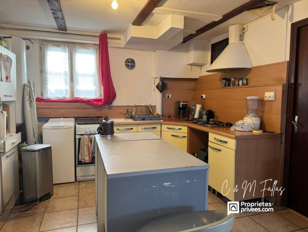 LAPALUD Maison au calme avec double habitation- LAPALUD 13