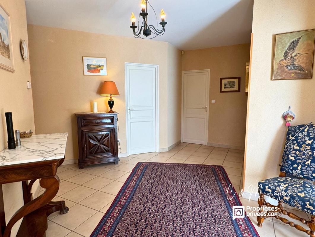 MALAUCENE VILLA de plain-pied ,170 m², piscine intérieure, parc arboré, garage 10