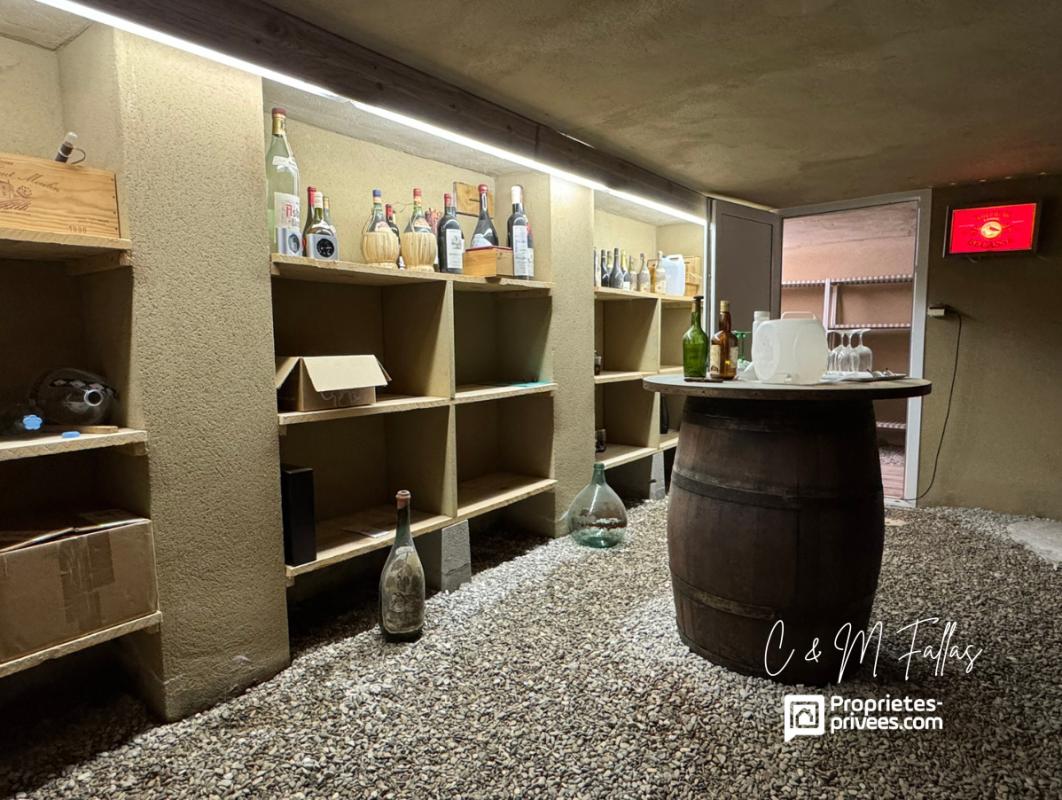 MALAUCENE VILLA de plain-pied ,170 m², piscine intérieure, parc arboré, garage 13