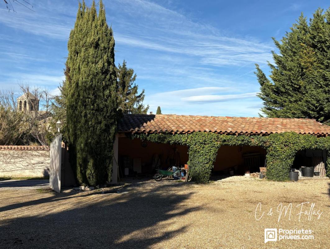 MALAUCENE VILLA de plain-pied ,170 m², piscine intérieure, parc arboré, garage 16