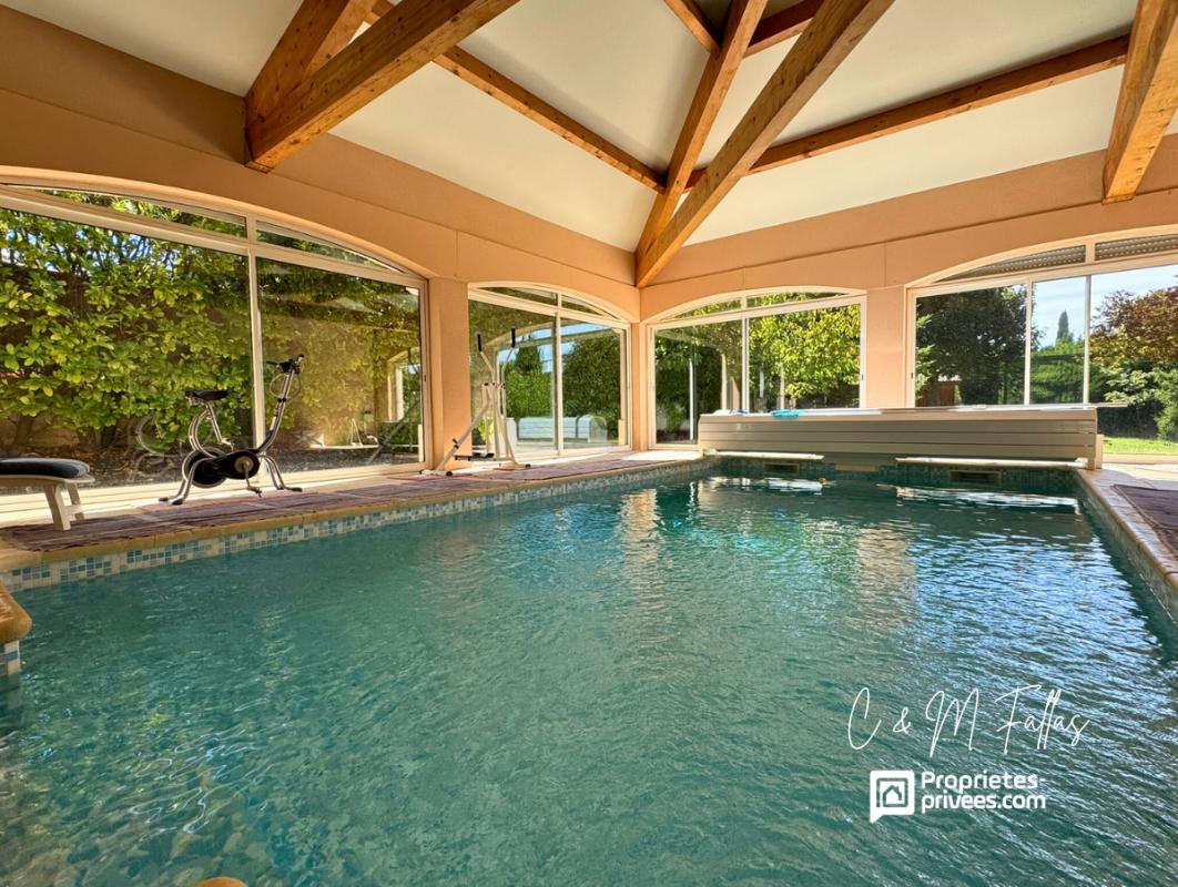 MALAUCENE VILLA de plain-pied ,170 m², piscine intérieure, parc arboré, garage 17