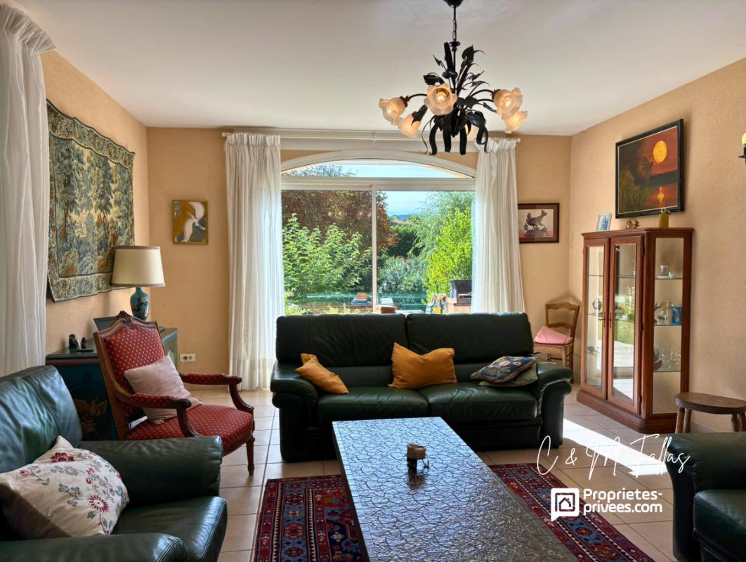 MALAUCENE VILLA de plain-pied ,170 m², piscine intérieure, parc arboré, garage 2