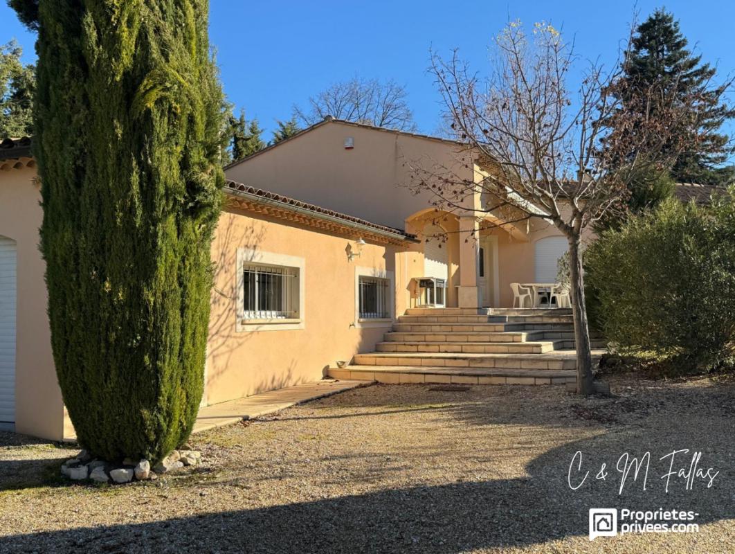 MALAUCENE VILLA de plain-pied ,170 m², piscine intérieure, parc arboré, garage 3