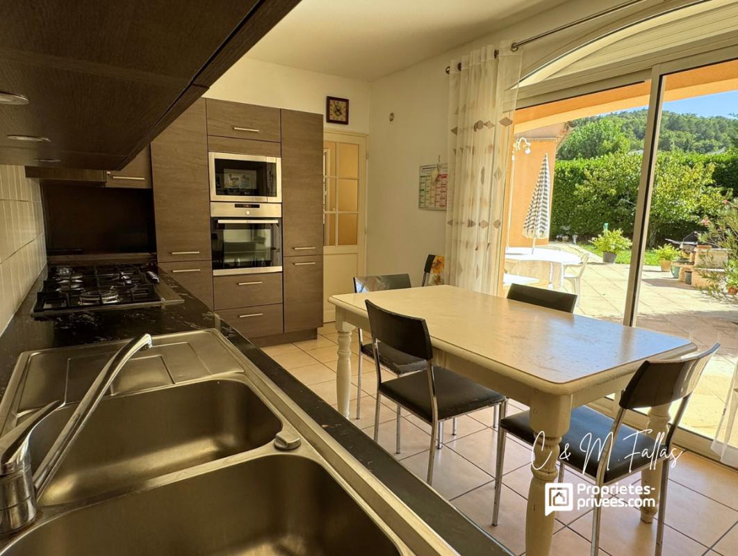 MALAUCENE VILLA de plain-pied ,170 m², piscine intérieure, parc arboré, garage 9