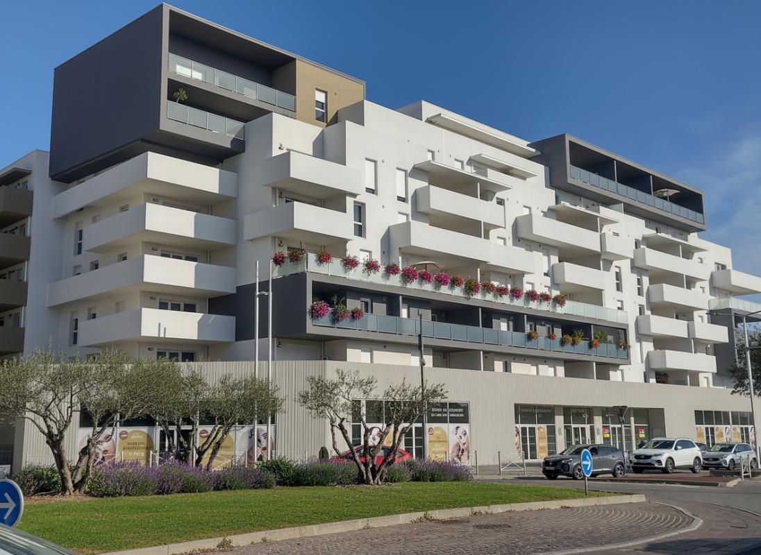 BEZIERS Prenez de la hauteur : vivez l'exclusivité d'un dernier étage avec terrasse Sud-Ouest, à deux pas du Polygone 4