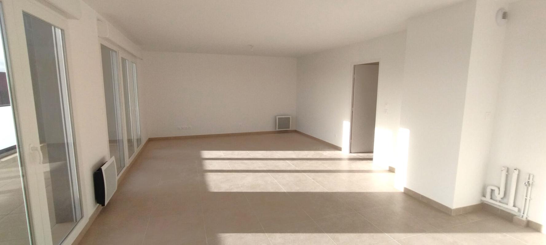 BEZIERS Prenez de la hauteur : vivez l'exclusivité d'un dernier étage avec terrasse Sud-Ouest, à deux pas du Polygone 8