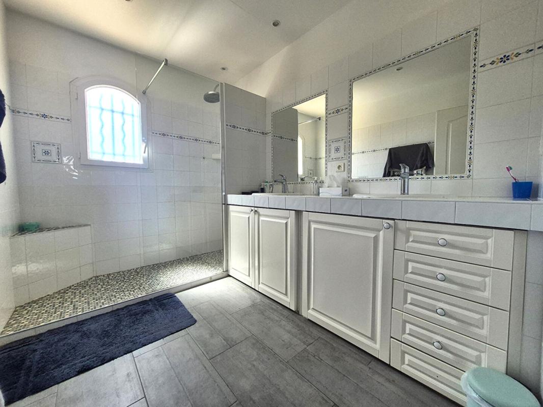 SAINT-CYR-SUR-MER Maison Saint Cyr Sur Mer 6 pièces 151.76 m2 11