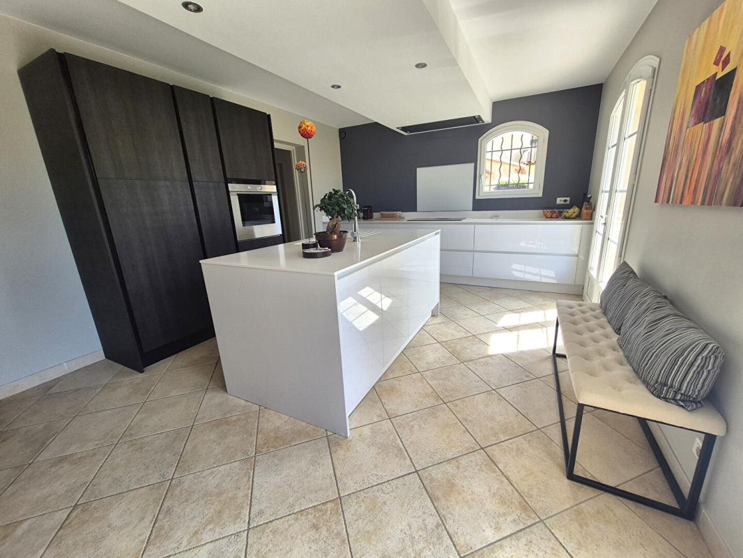 SAINT-CYR-SUR-MER Maison Saint Cyr Sur Mer 6 pièces 151.76 m2 7