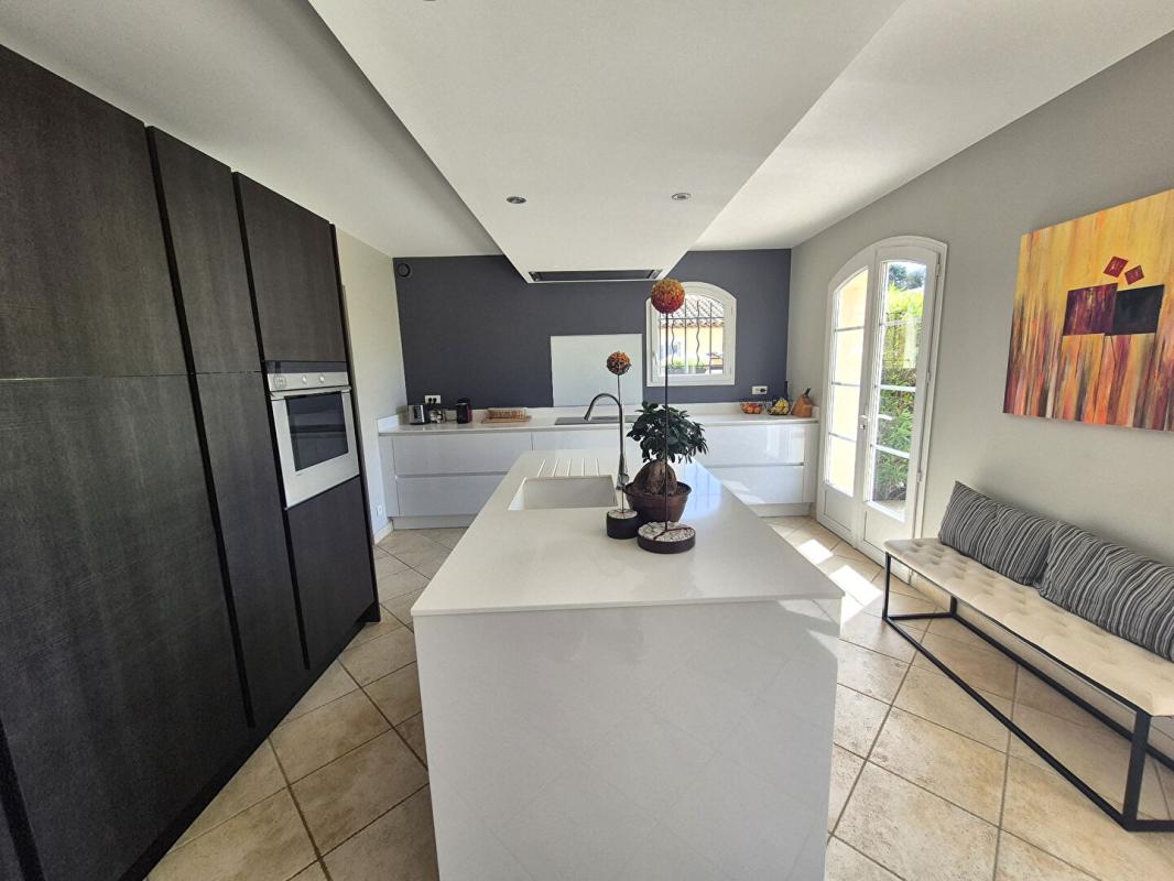 SAINT-CYR-SUR-MER Maison Saint Cyr Sur Mer 6 pièces 151.76 m2 8