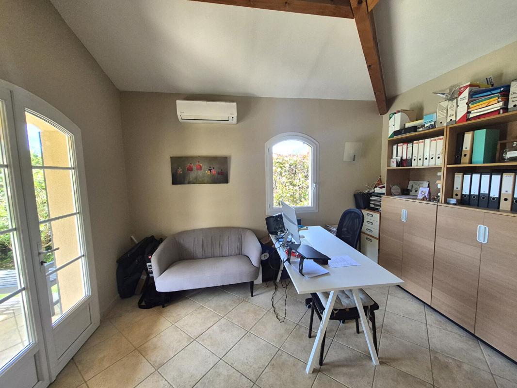 SAINT-CYR-SUR-MER Maison Saint Cyr Sur Mer 6 pièces 151.76 m2 9