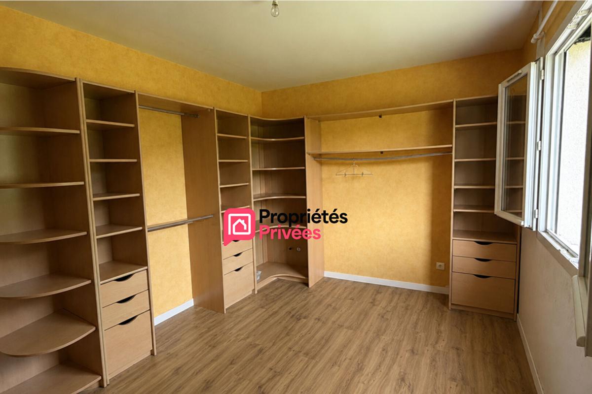 CHARBONNIERES-LES-VARENNES Coup de coeur maison T6 de plain-pied de 195m², terrain 1200m² PAUGNAT 63410 11