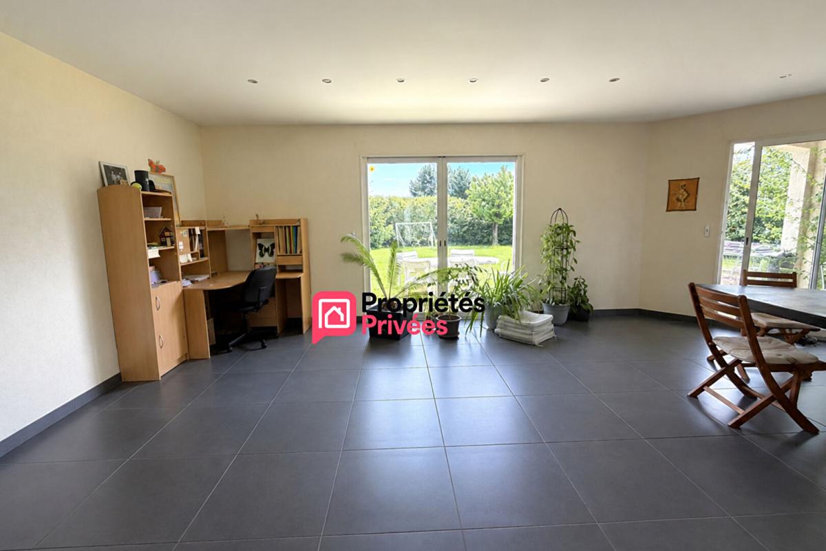 CHARBONNIERES-LES-VARENNES Coup de coeur maison T6 de plain-pied de 195m², terrain 1200m² PAUGNAT 63410 5