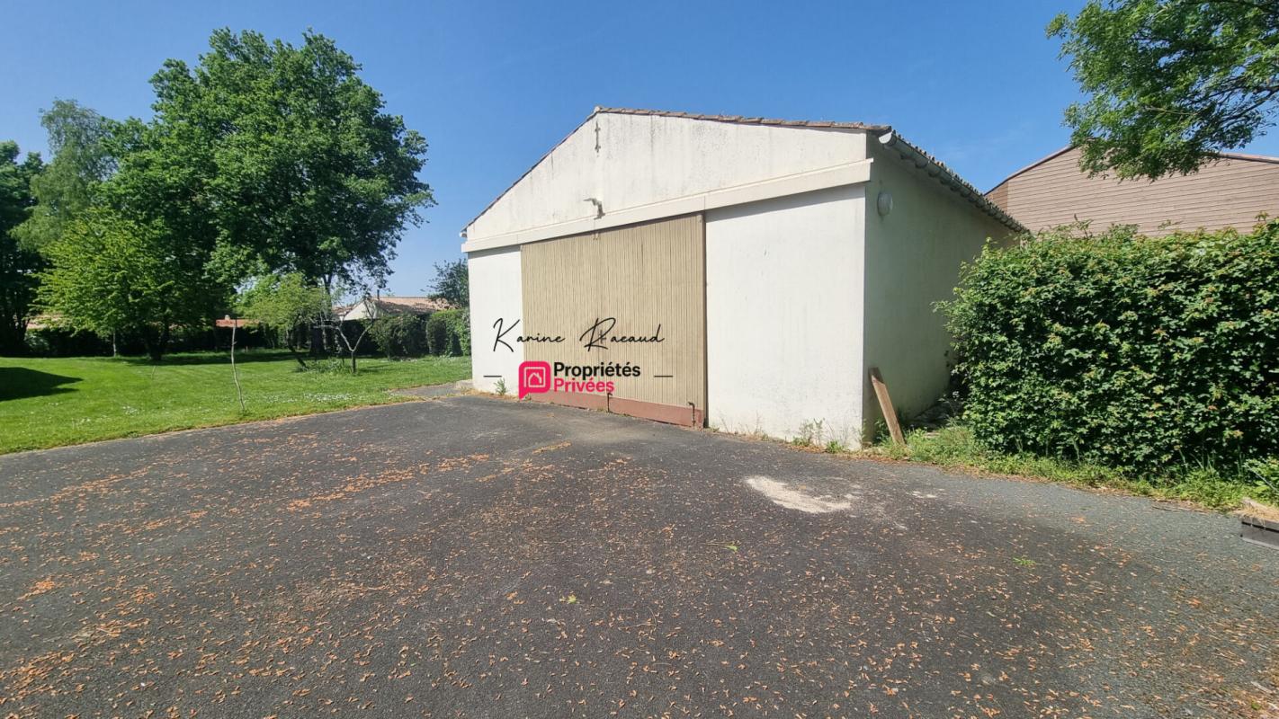 FOUGERE terrain constructible avec batiment 2