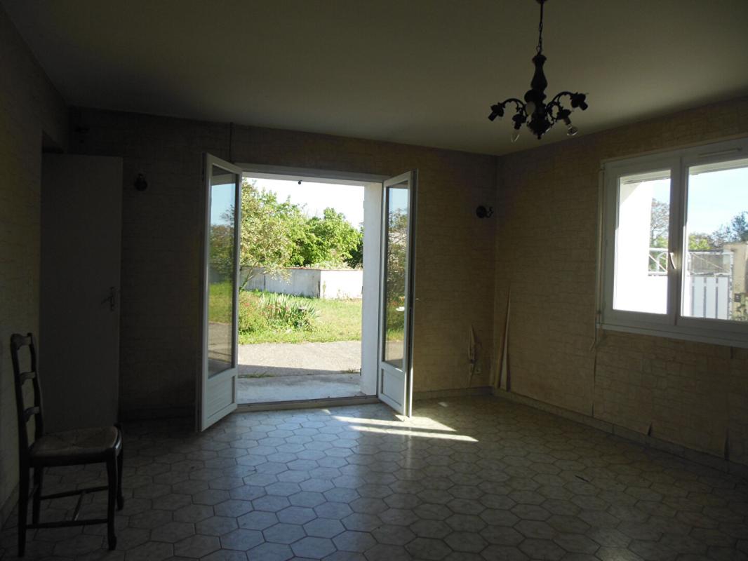 SAINT-SULPICE-DE-ROYAN Maison de village, centre-ville 2 min à pied dans un environnement calme 10