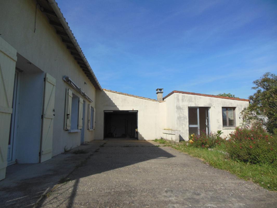 SAINT-SULPICE-DE-ROYAN Maison de village, centre-ville 2 min à pied dans un environnement calme 15
