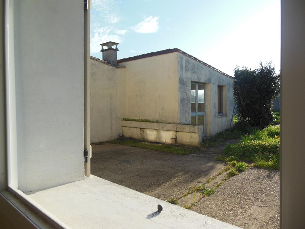 SAINT-SULPICE-DE-ROYAN Maison de village, centre-ville 2 min à pied dans un environnement calme 16