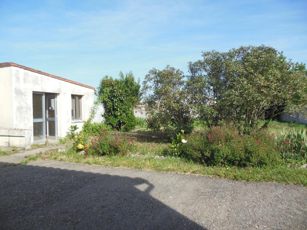 SAINT-SULPICE-DE-ROYAN Maison de village, centre-ville 2 min à pied dans un environnement calme 17