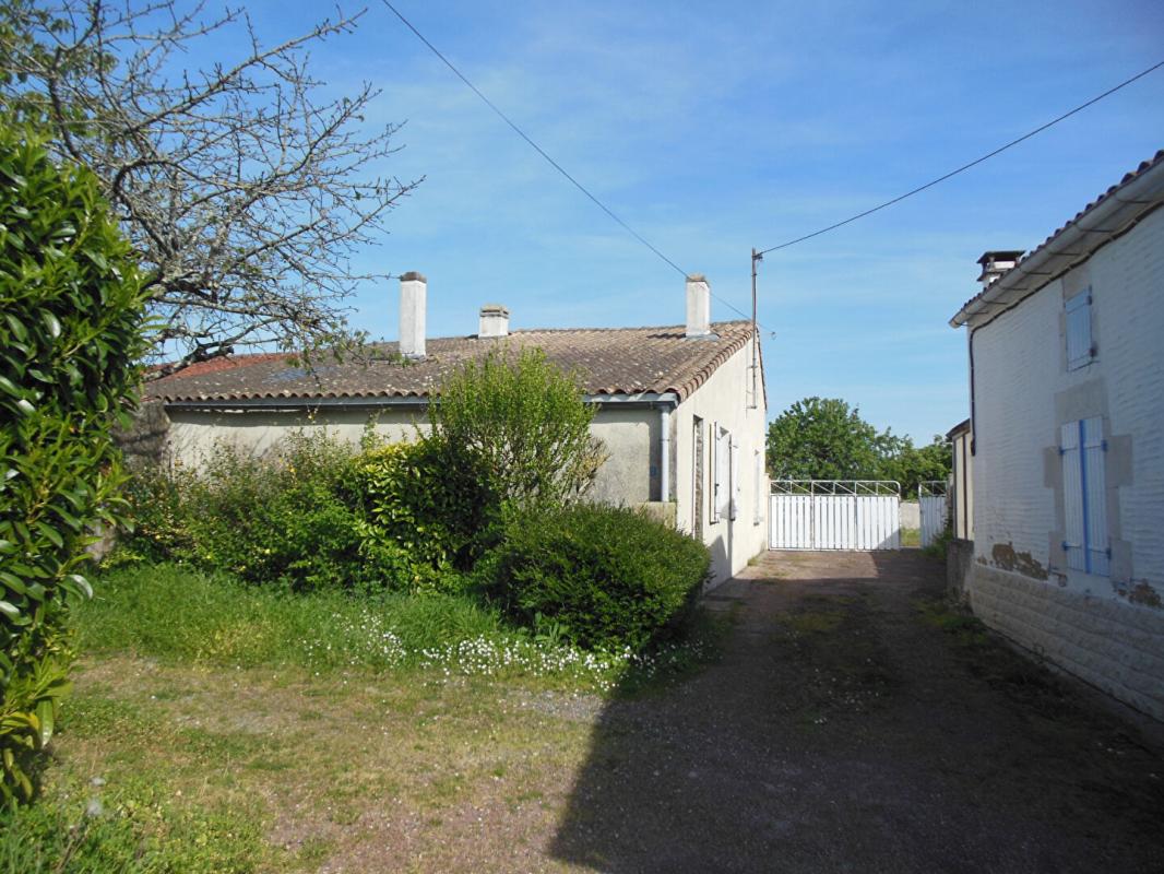 SAINT-SULPICE-DE-ROYAN Maison de village, centre-ville 2 min à pied dans un environnement calme 18