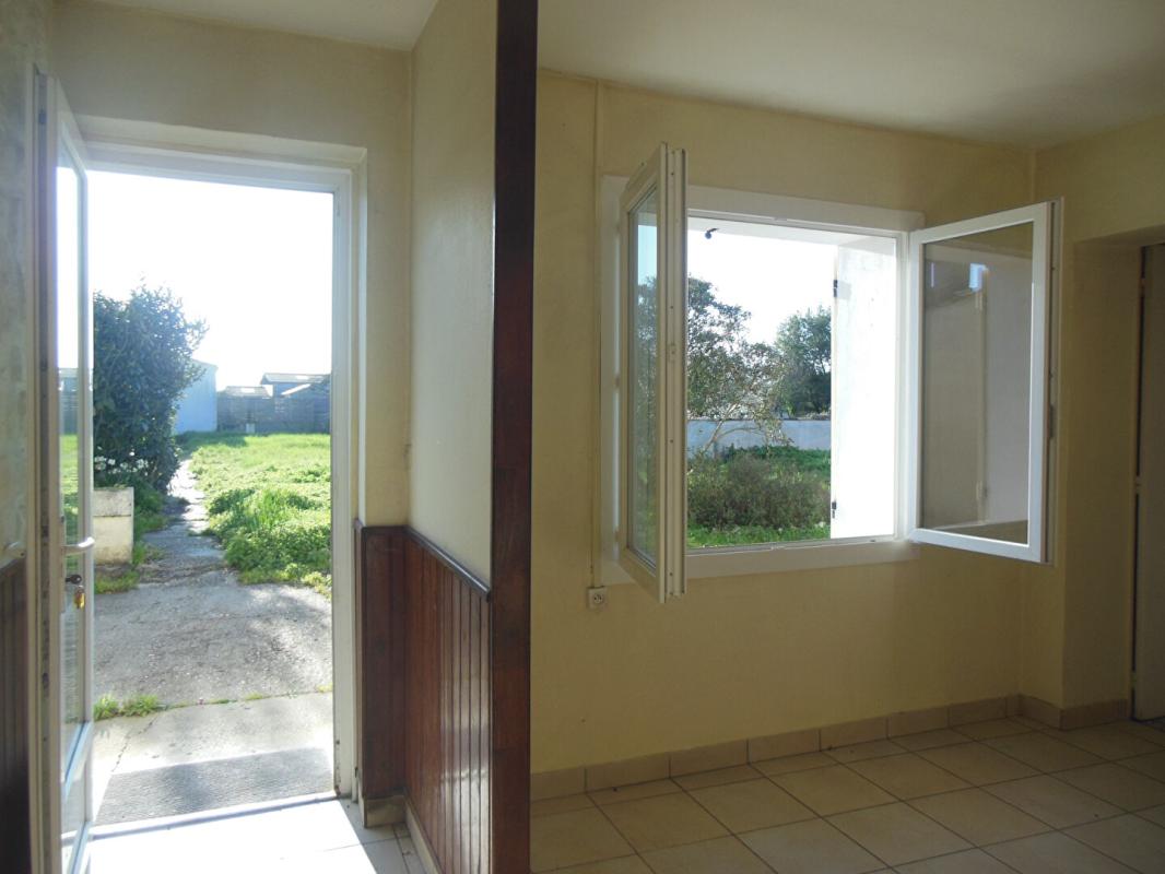 SAINT-SULPICE-DE-ROYAN Maison de village, centre-ville 2 min à pied dans un environnement calme 9