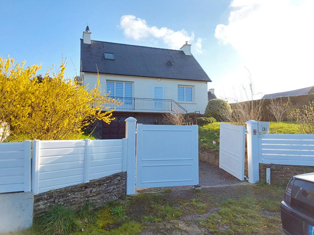 LE QUILLIO Maison Le Quillio 6 pièce(s) 85 m2 18