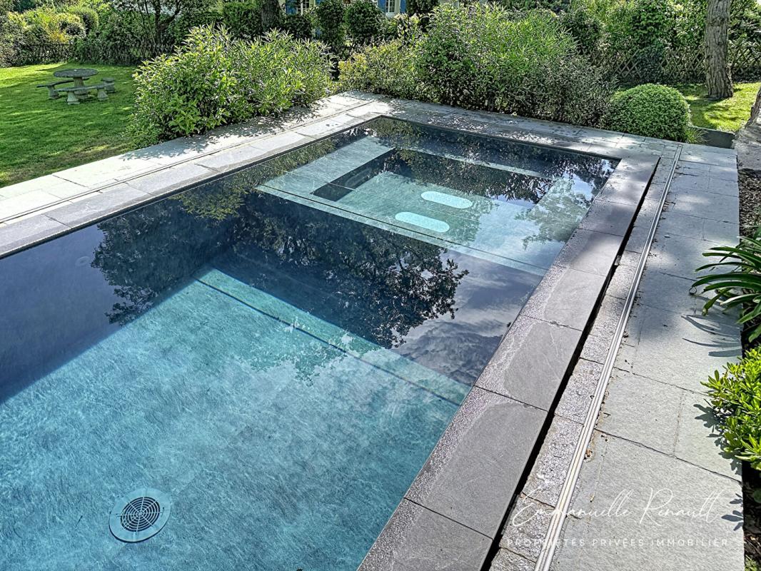 BADEN BADEN · Propriété d'exception avec vue panoramique · Piscine miroir et jacuzzi 7