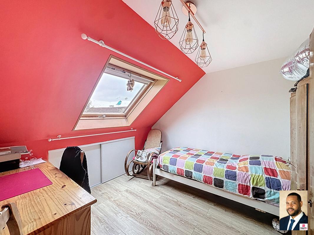 LE PLESSIS-PATE Maison Le Plessis Pate 7 pièce(s) 10