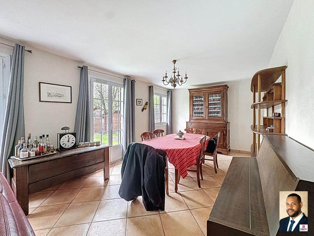 LE PLESSIS-PATE Maison Le Plessis Pate 7 pièce(s) 3