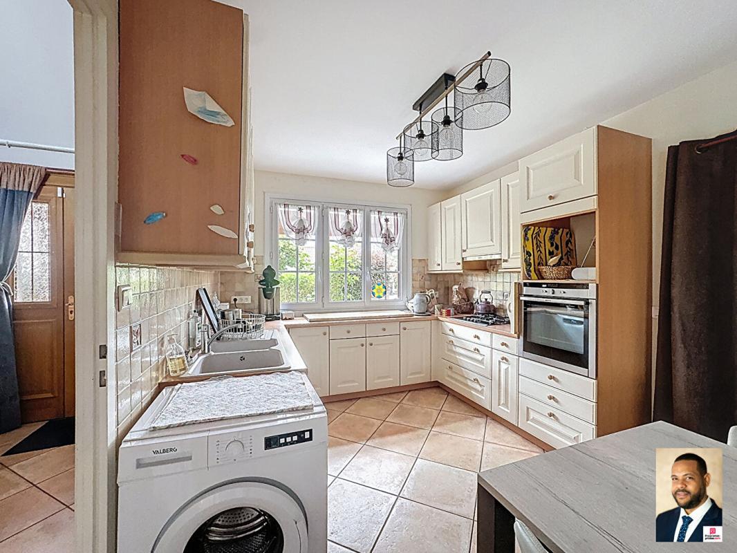 LE PLESSIS-PATE Maison Le Plessis Pate 7 pièce(s) 4